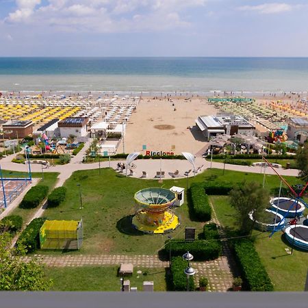 Residence Flow-R Риччоне Екстер'єр фото