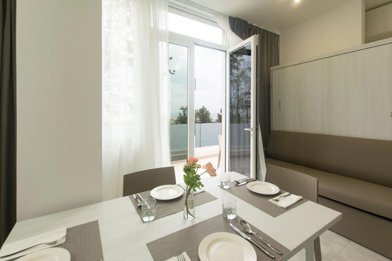 Residence Flow-R Риччоне Екстер'єр фото